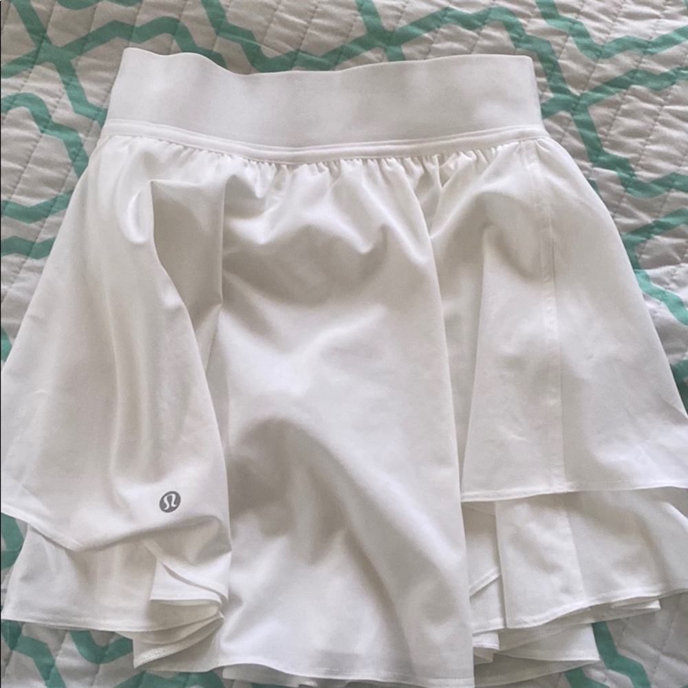 lululemon white skirt size 0 (never been worn)